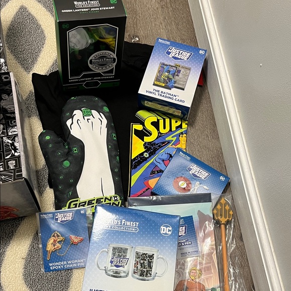 World's Finest Collection Box - Picture 3 of 6